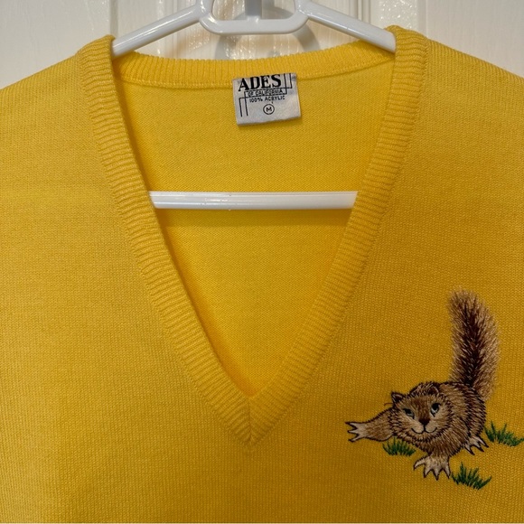 Amazing vintage yellow v neck sweater w/squirrel embr. by ADES of California - Picture 2 of 5